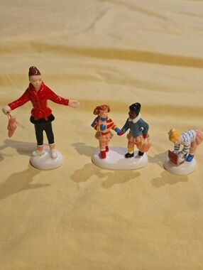Department 56 Porcelain Figurine Set - On The Way To Ballet Class